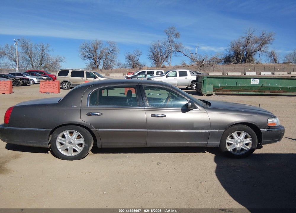 2004 LINCOLN TOWN CAR ULTIMATE VIN: 1LNHM83W64Y652887