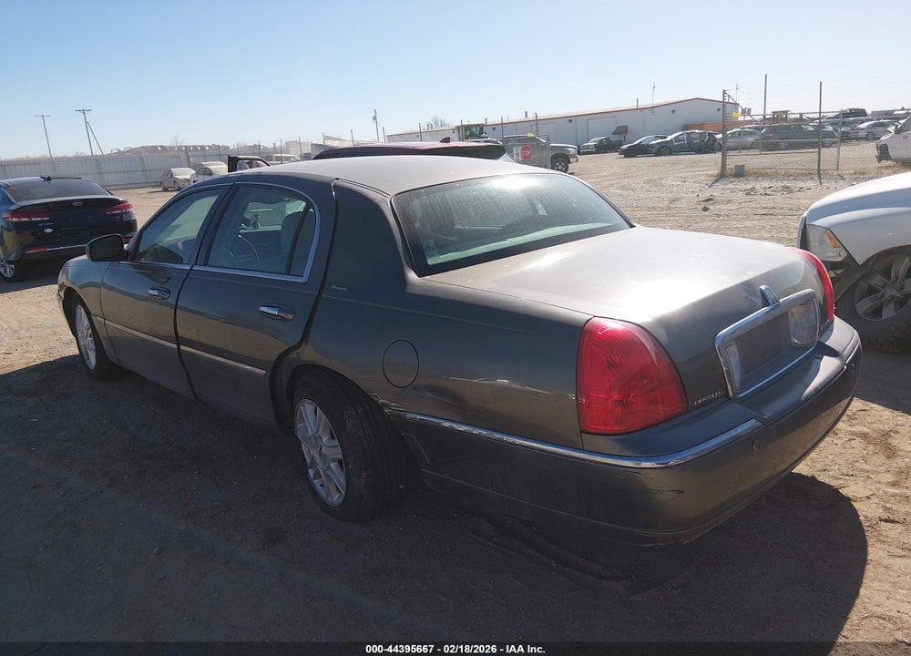 2004 LINCOLN TOWN CAR ULTIMATE VIN: 1LNHM83W64Y652887