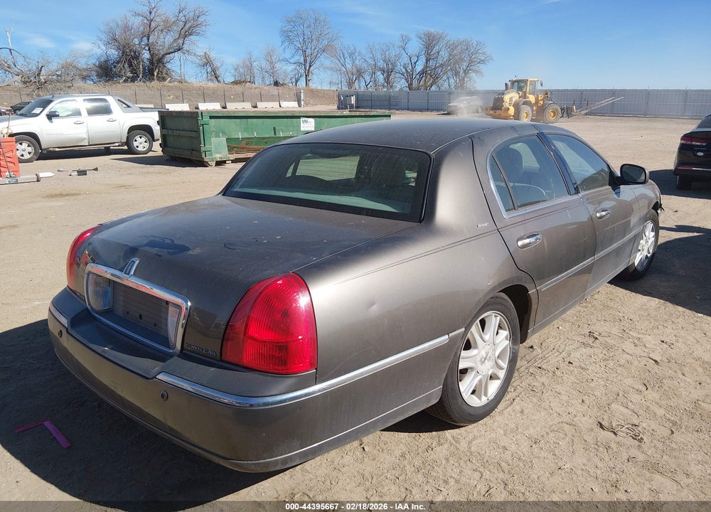 2004 LINCOLN TOWN CAR ULTIMATE VIN: 1LNHM83W64Y652887