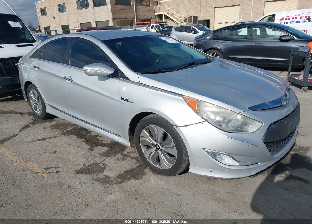 2015 HYUNDAI SONATA HYBRID LIMITED VIN: KMHEC4A44FA132201