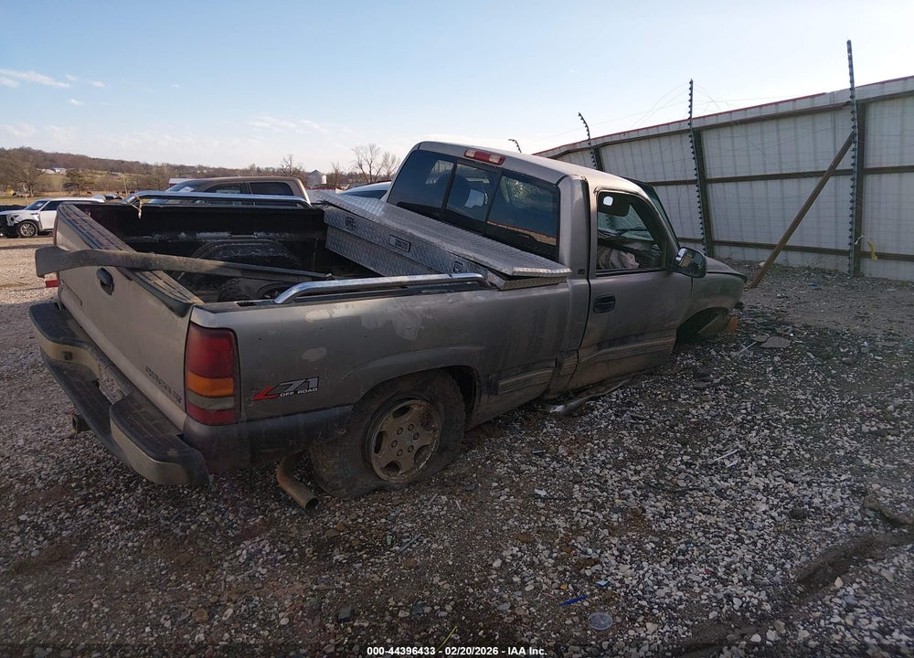 2000 CHEVROLET SILVERADO 1500 LS VIN: 1GCEK14T4YZ308452