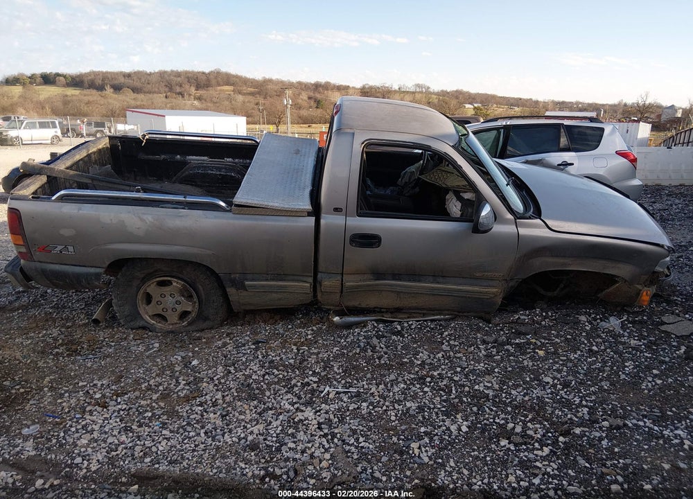 2000 CHEVROLET SILVERADO 1500 LS VIN: 1GCEK14T4YZ308452