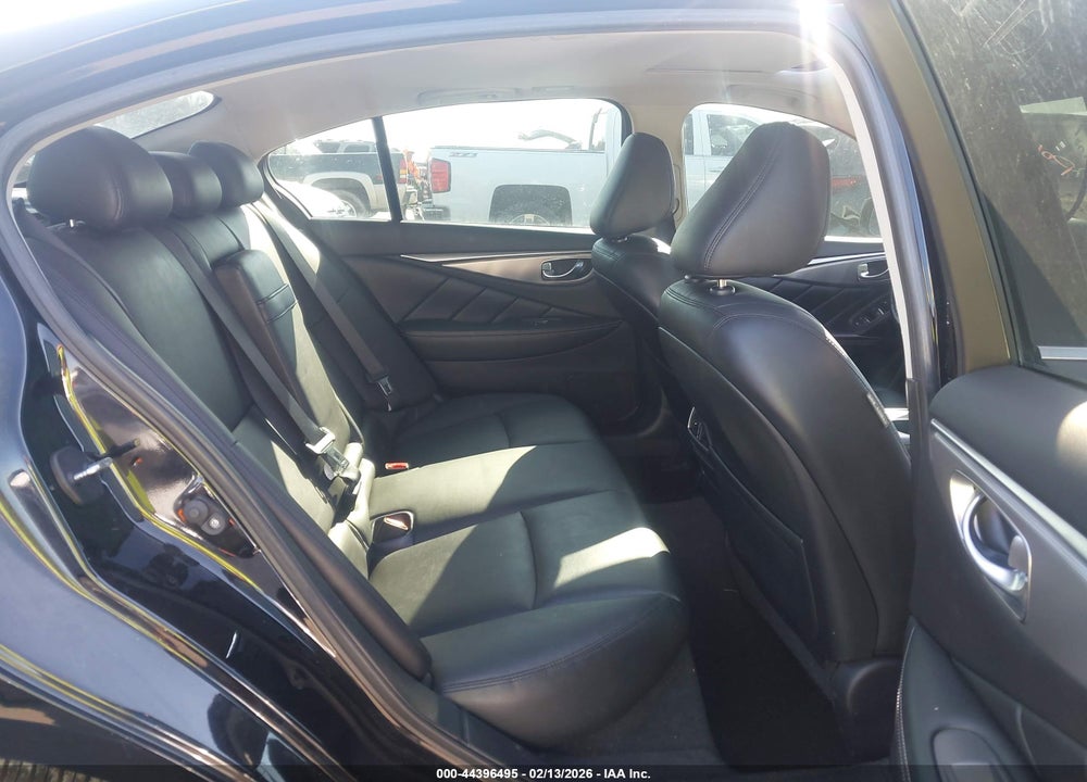 2016 INFINITI Q50 3.0T PREMIUM VIN: JN1EV7AR1GM344147