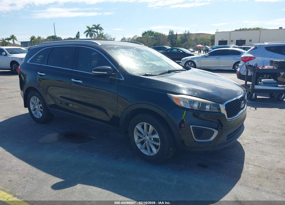 2016 KIA SORENTO 2.4L LX VIN: 5XYPG4A31GG034589