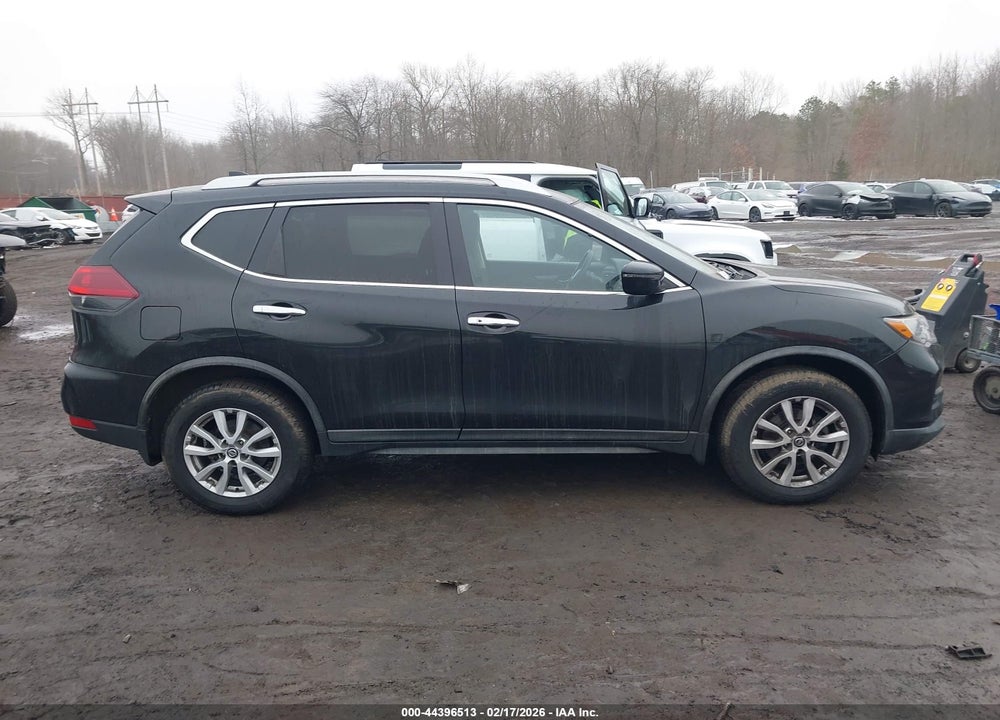2018 NISSAN ROGUE SV VIN: KNMAT2MVXJP610834