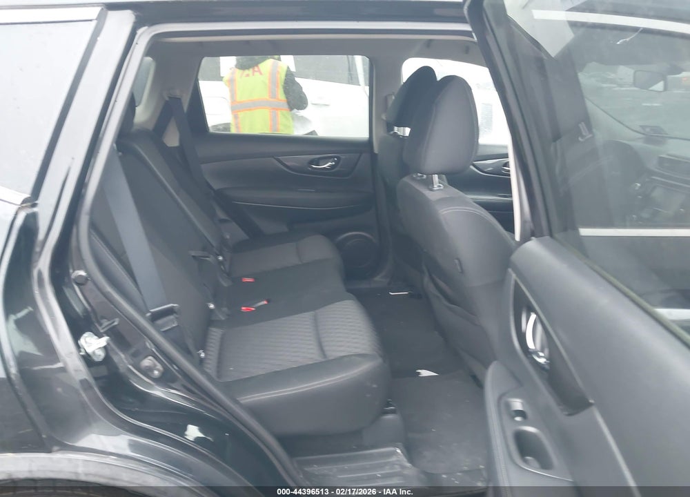 2018 NISSAN ROGUE SV VIN: KNMAT2MVXJP610834