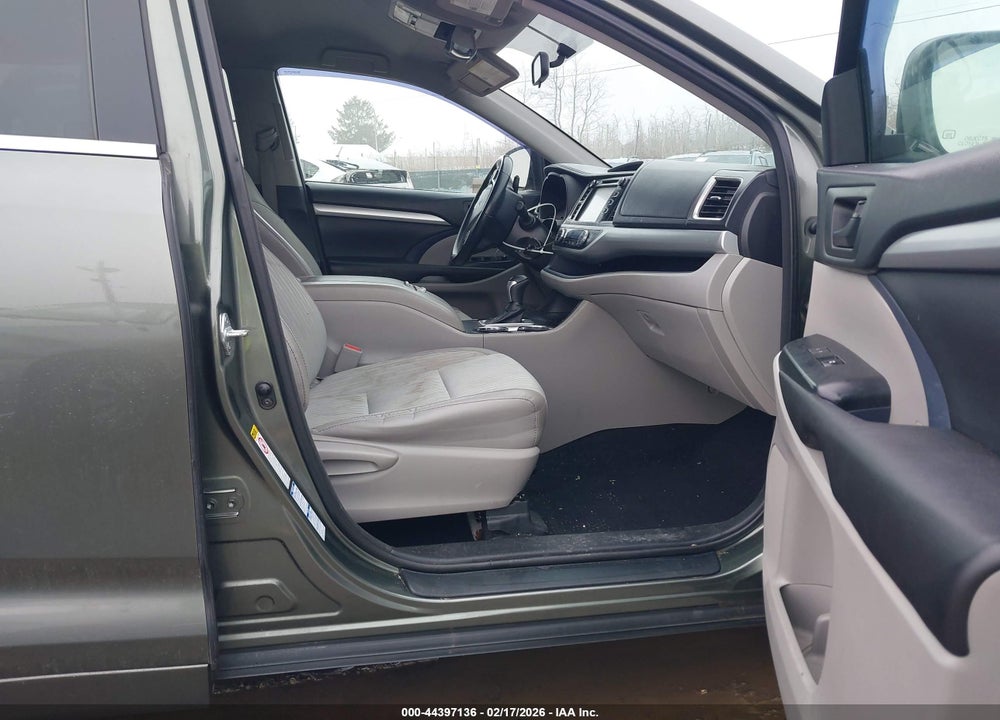 2016 TOYOTA HIGHLANDER LE PLUS V6 VIN: 5TDBKRFH7GS354240
