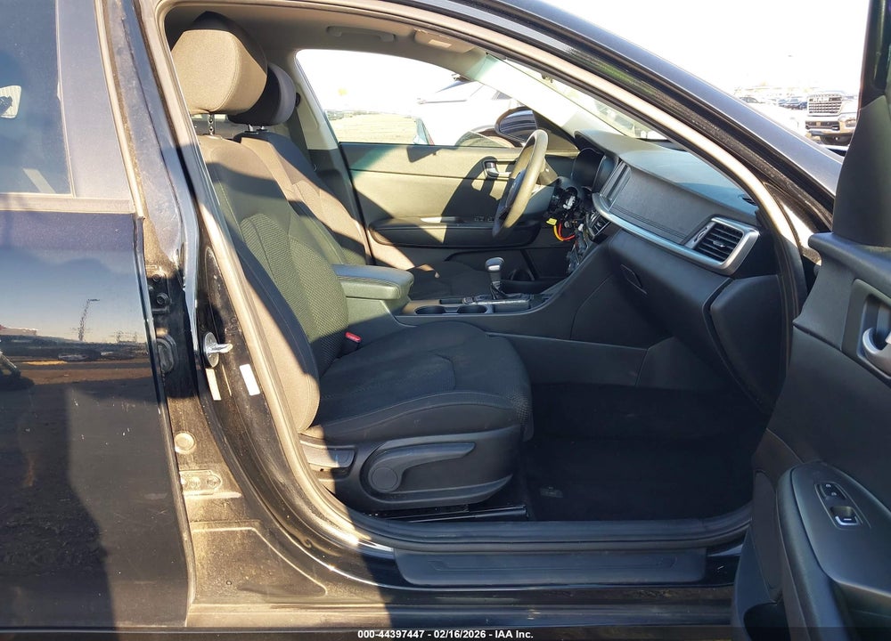 2019 KIA OPTIMA VIN: 5XXGT4L36KG348275
