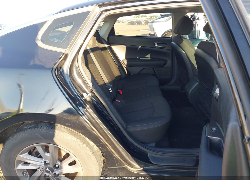 2019 KIA OPTIMA VIN: 5XXGT4L36KG348275