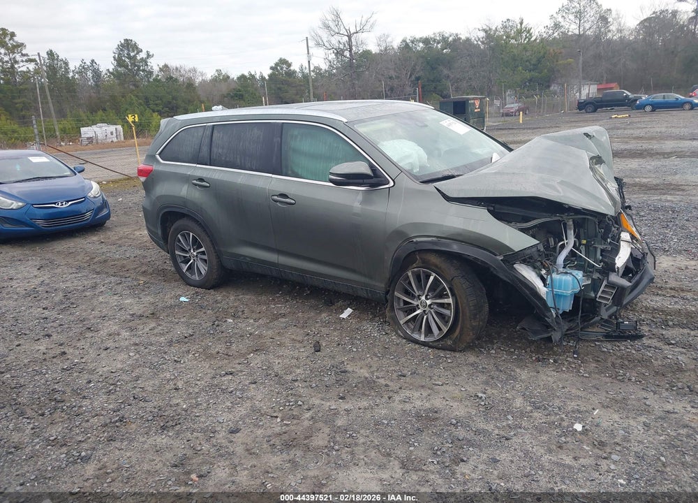 2019 TOYOTA HIGHLANDER XLE VIN: 5TDKZRFH4KS317800