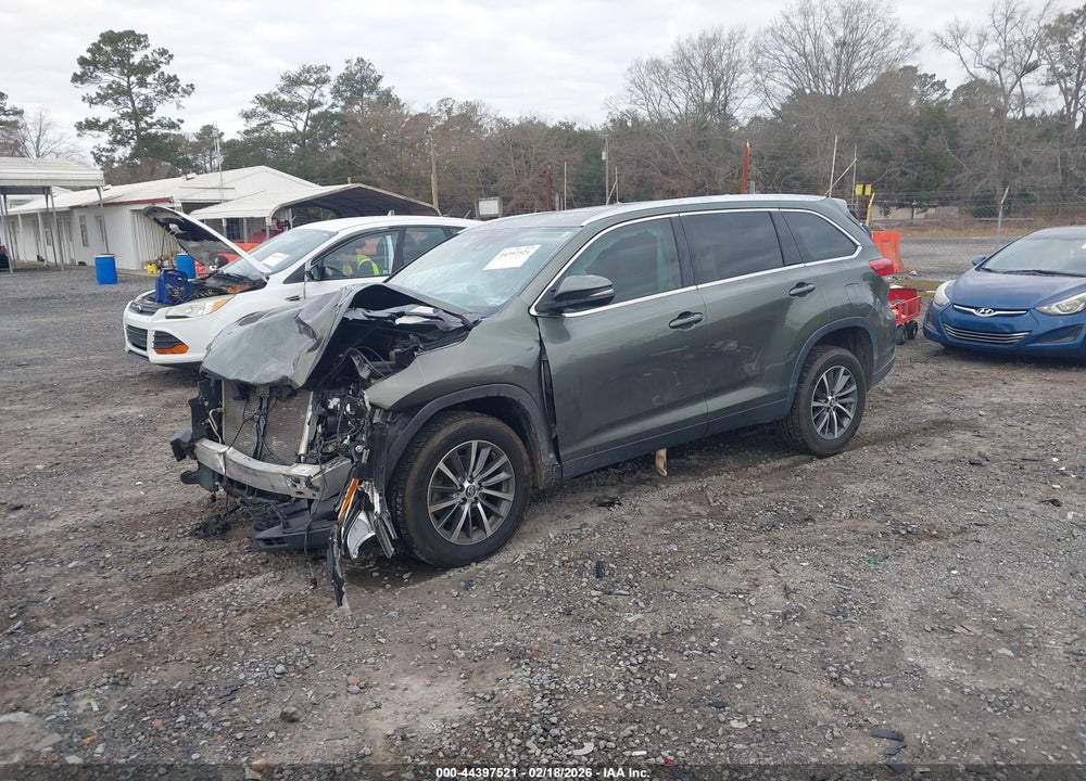 2019 TOYOTA HIGHLANDER XLE VIN: 5TDKZRFH4KS317800