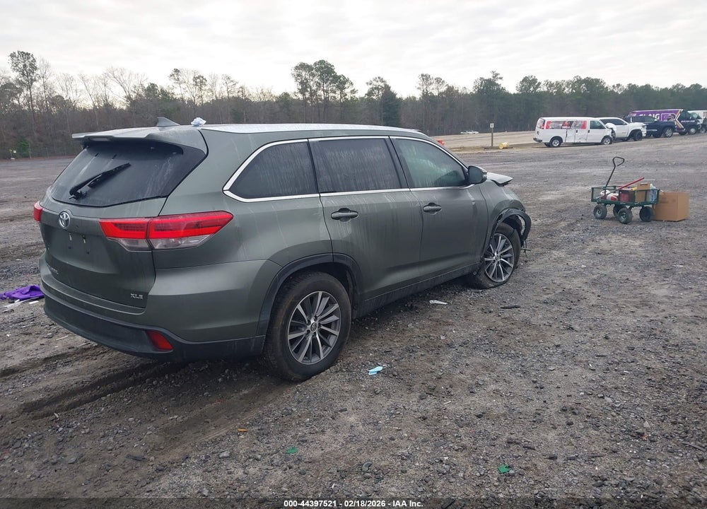 2019 TOYOTA HIGHLANDER XLE VIN: 5TDKZRFH4KS317800