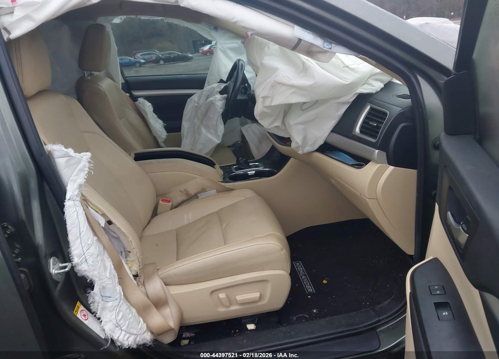2019 TOYOTA HIGHLANDER XLE VIN: 5TDKZRFH4KS317800