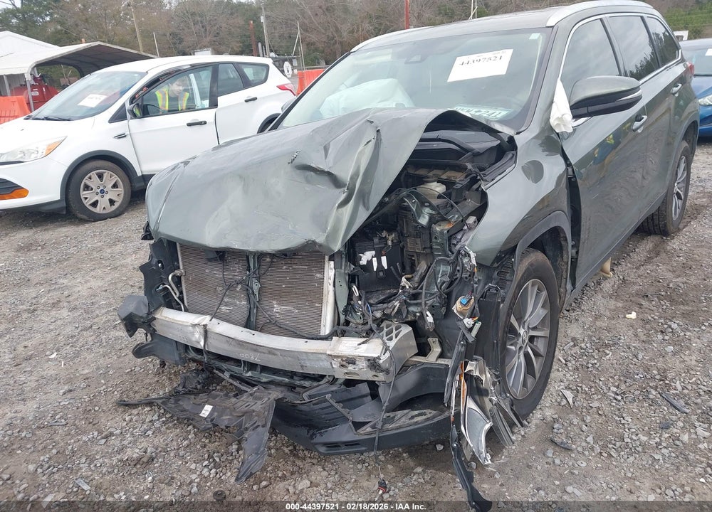 2019 TOYOTA HIGHLANDER XLE VIN: 5TDKZRFH4KS317800