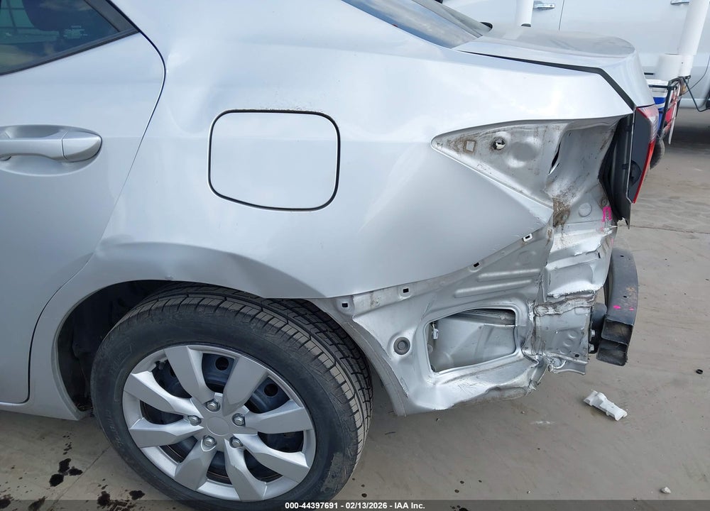 2015 TOYOTA COROLLA LE VIN: 5YFBURHE1FP282049