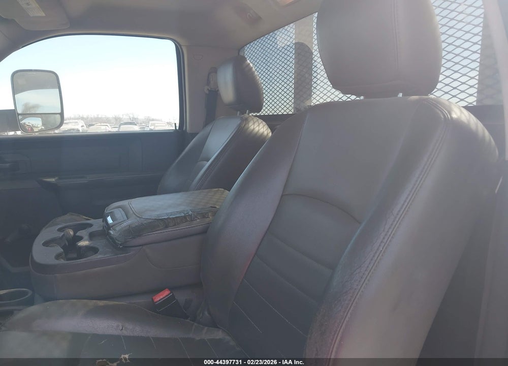 2018 RAM 5500 CHASSIS TRADESMAN/SLT VIN: 3C7WRNBLXJG233615