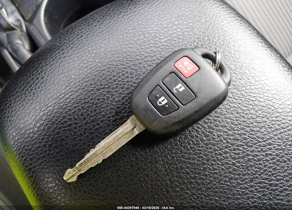 2015 TOYOTA RAV4 XLE VIN: 2T3RFREV7FW292930