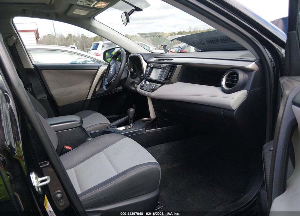 2015 TOYOTA RAV4 XLE VIN: 2T3RFREV7FW292930