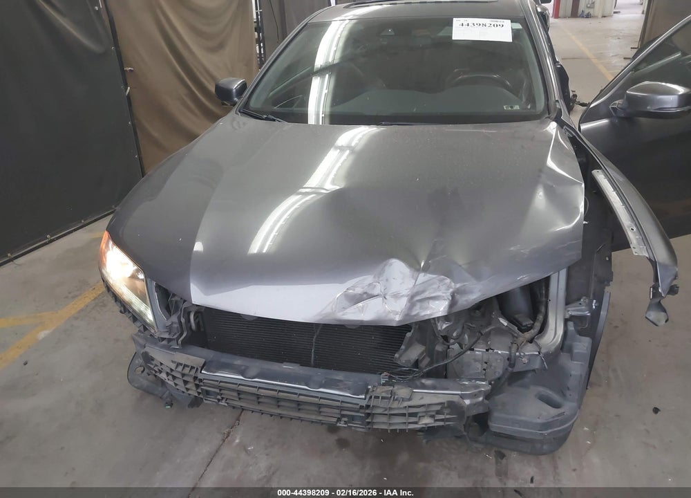 2015 HONDA ACCORD EX-L V-6 VIN: 1HGCT2B80FA002578