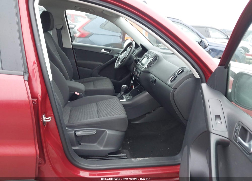 2015 VOLKSWAGEN TIGUAN S VIN: WVGBV7AX2FW081941