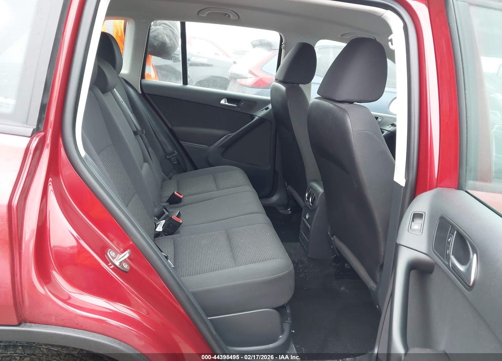 2015 VOLKSWAGEN TIGUAN S VIN: WVGBV7AX2FW081941