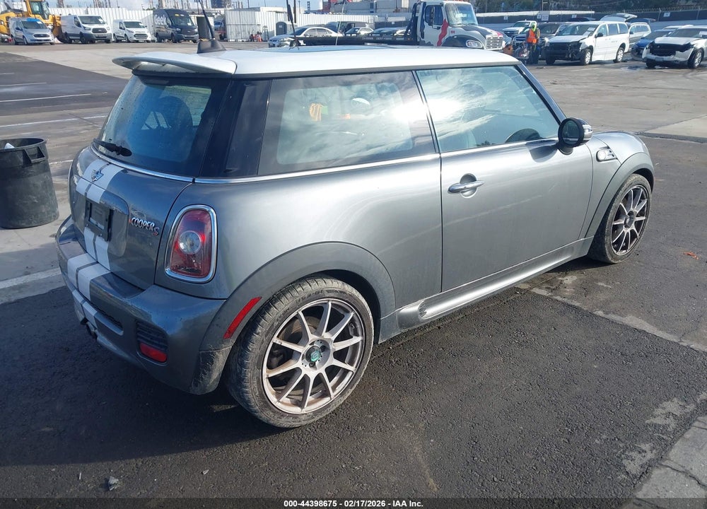 2008 MINI COOPER S VIN: WMWMF73578TV33938