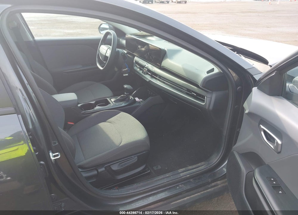 2025 KIA K4 LX VIN: 3KPFT4DE7SE037054