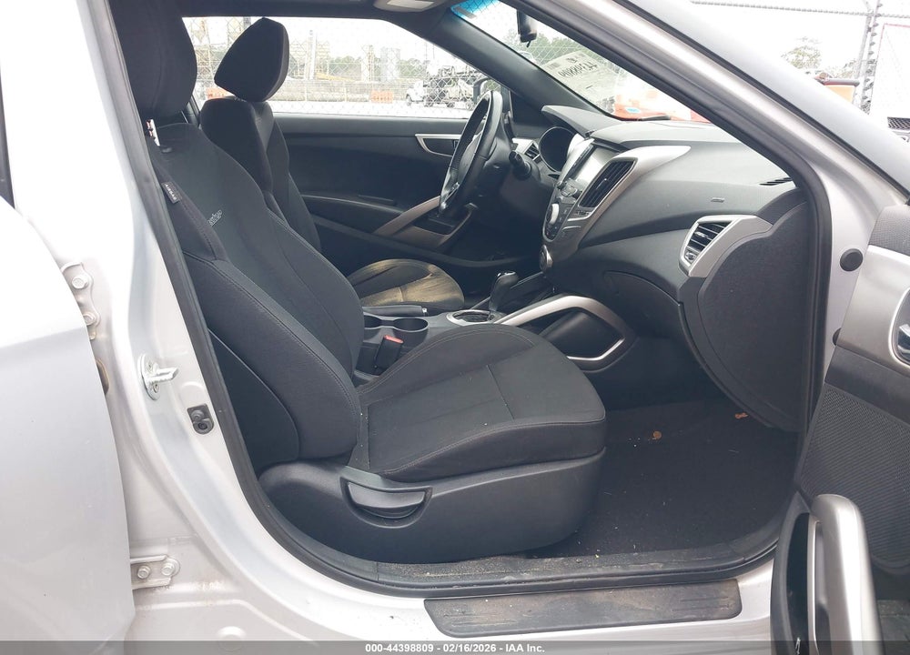 2017 HYUNDAI VELOSTER VALUE EDITION VIN: KMHTC6AD5HU322920