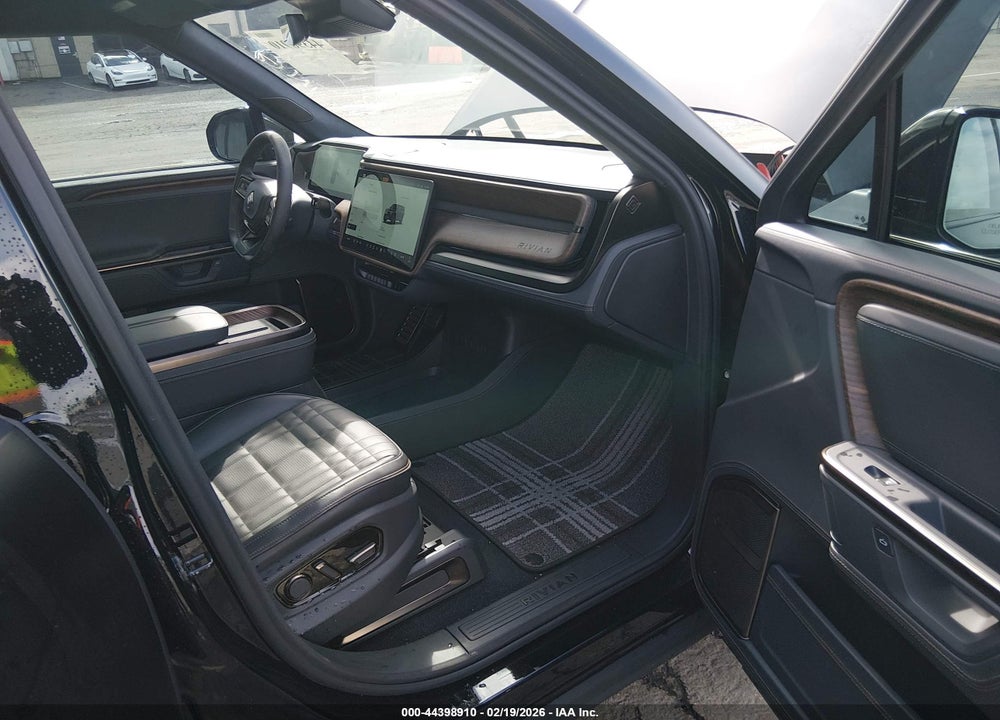 2025 RIVIAN R1S ASCEND TRI MOTOR MAX PACK/PREMIUM TRI MOTOR MAX PACK VIN: 7PDSGCBP3SN058151
