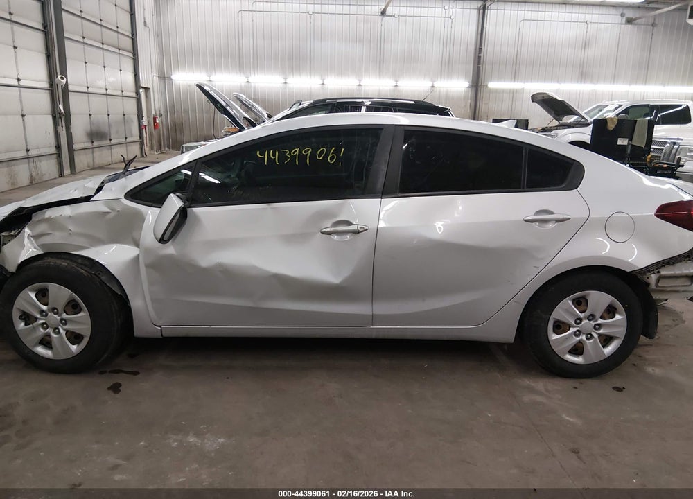 2018 KIA FORTE LX VIN: 3KPFK4A78JE236590