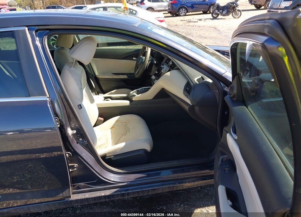 2019 HONDA INSIGHT EX VIN: 19XZE4F57KE028732