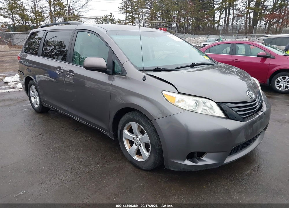 2014 TOYOTA SIENNA LE V6 8 PASSENGER VIN: 5TDKK3DC9ES428386