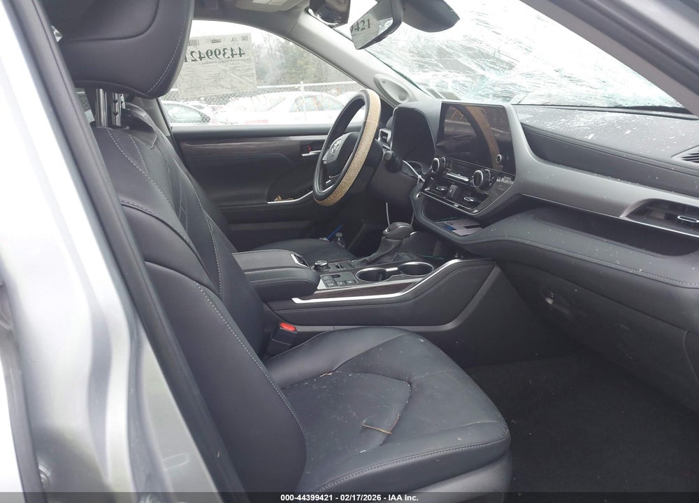 2025 TOYOTA HIGHLANDER PLATINUM VIN: 5TDKDRBH7SS582554