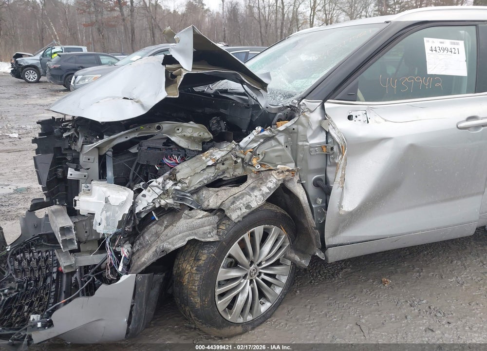 2025 TOYOTA HIGHLANDER PLATINUM VIN: 5TDKDRBH7SS582554