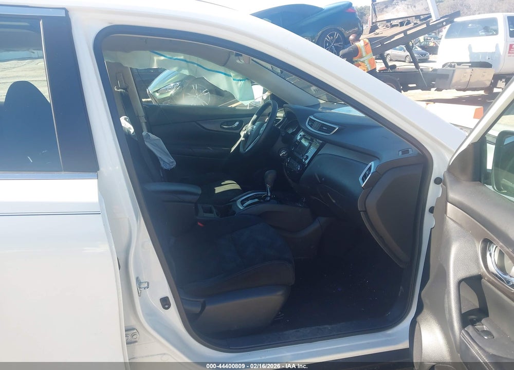 2015 NISSAN ROGUE S VIN: 5N1AT2MT6FC858037