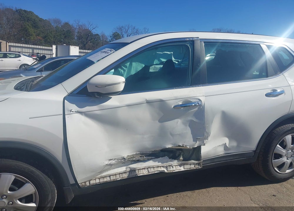 2015 NISSAN ROGUE S VIN: 5N1AT2MT6FC858037