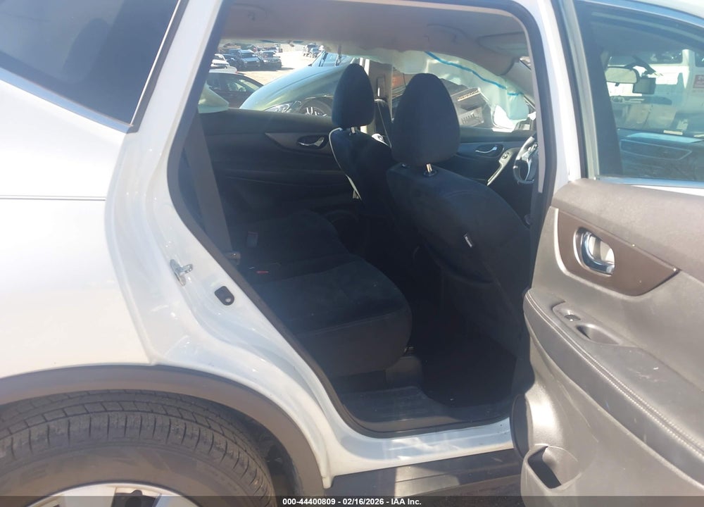 2015 NISSAN ROGUE S VIN: 5N1AT2MT6FC858037