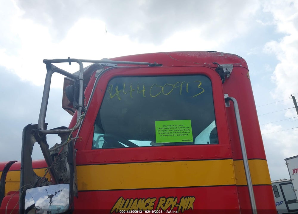 2015 PETERBILT 365 VIN: 1NPSL70XXFD285788