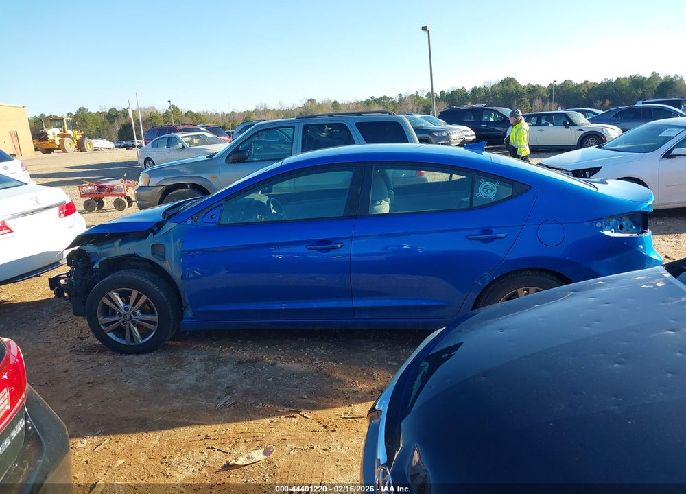 2017 HYUNDAI ELANTRA SE VIN: KMHD84LF4HU208559