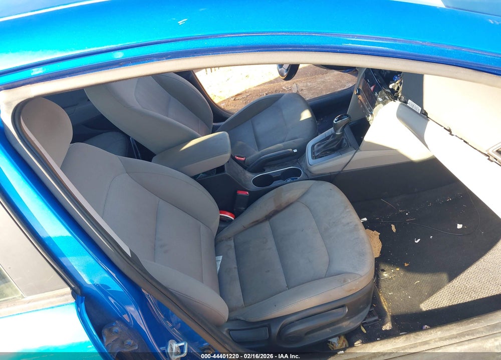 2017 HYUNDAI ELANTRA SE VIN: KMHD84LF4HU208559
