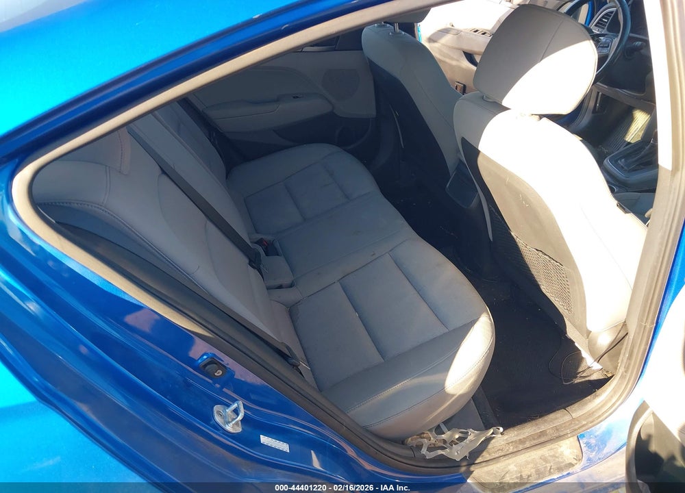 2017 HYUNDAI ELANTRA SE VIN: KMHD84LF4HU208559