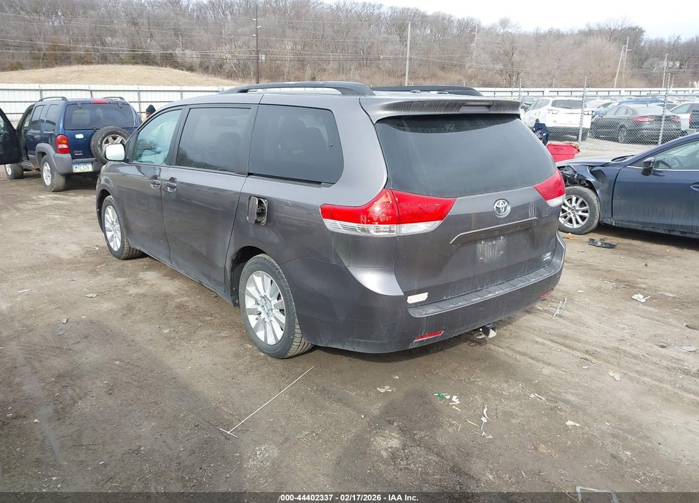 2013 TOYOTA SIENNA XLE 7 PASSENGER VIN: 5TDDK3DC0DS070828