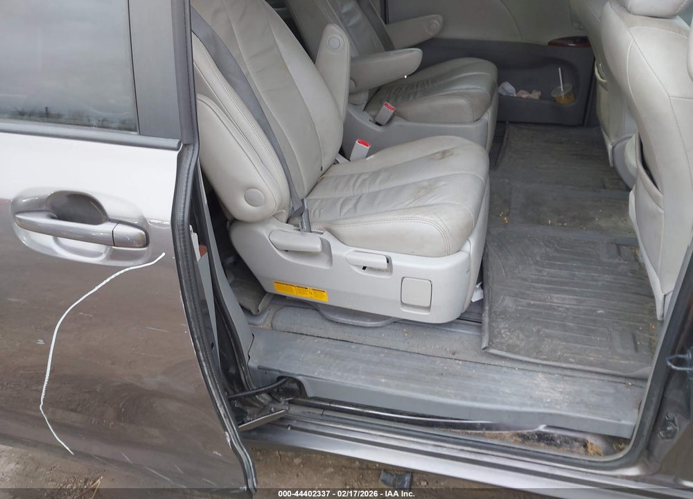 2013 TOYOTA SIENNA XLE 7 PASSENGER VIN: 5TDDK3DC0DS070828