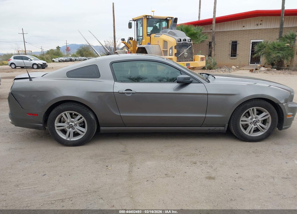 2014 FORD MUSTANG V6 VIN: 1ZVBP8AM4E5250482