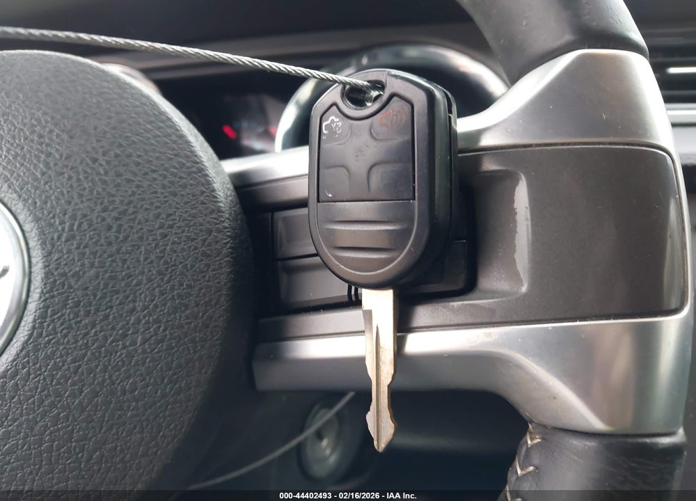 2014 FORD MUSTANG V6 VIN: 1ZVBP8AM4E5250482