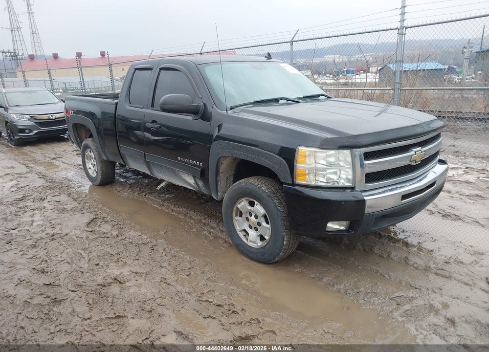 2011 CHEVROLET SILVERADO 1500 LT VIN: 1GCRKSE34BZ464407