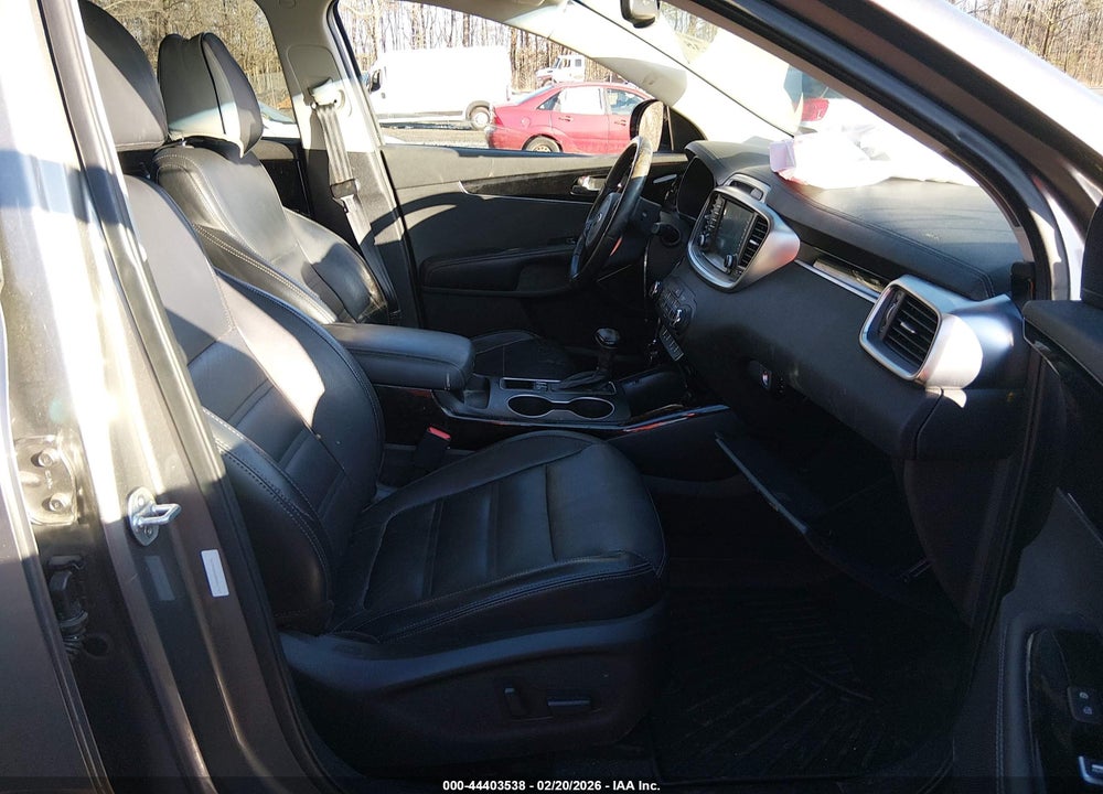2017 KIA SORENTO 3.3L SX VIN: 5XYPKDA52HG311767