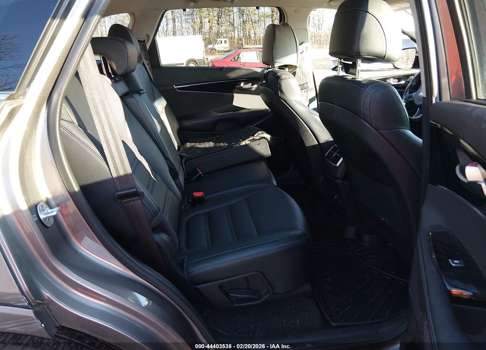 2017 KIA SORENTO 3.3L SX VIN: 5XYPKDA52HG311767