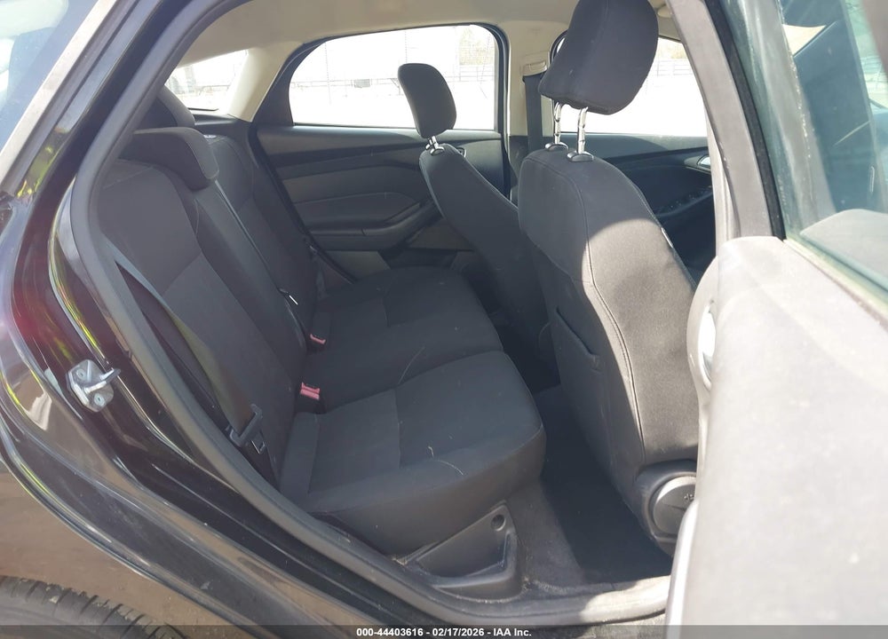2015 FORD FOCUS SE VIN: 1FADP3K23FL317295