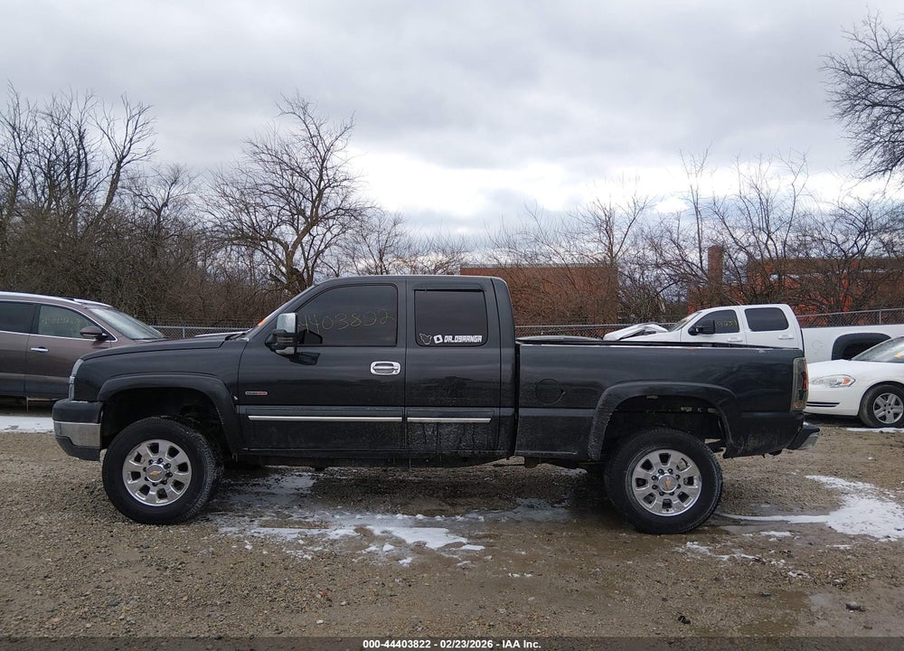 2003 CHEVROLET SILVERADO 2500HD LS VIN: 1GCHK29123E358552